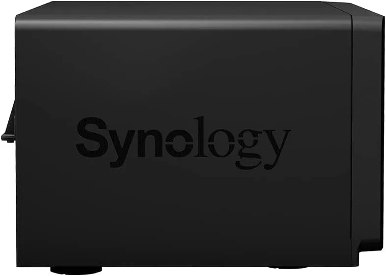 Synology DS1821  8-Bay Diskstation NAS (AMD Ryzen V1500B Quad-Core 2,2 GHz 4 GB DDR4 ECC SODIMM 4 x 1 GbE RJ-45 LAN-Port) 32TB Bundle with 8X 4TB WD Red Plus