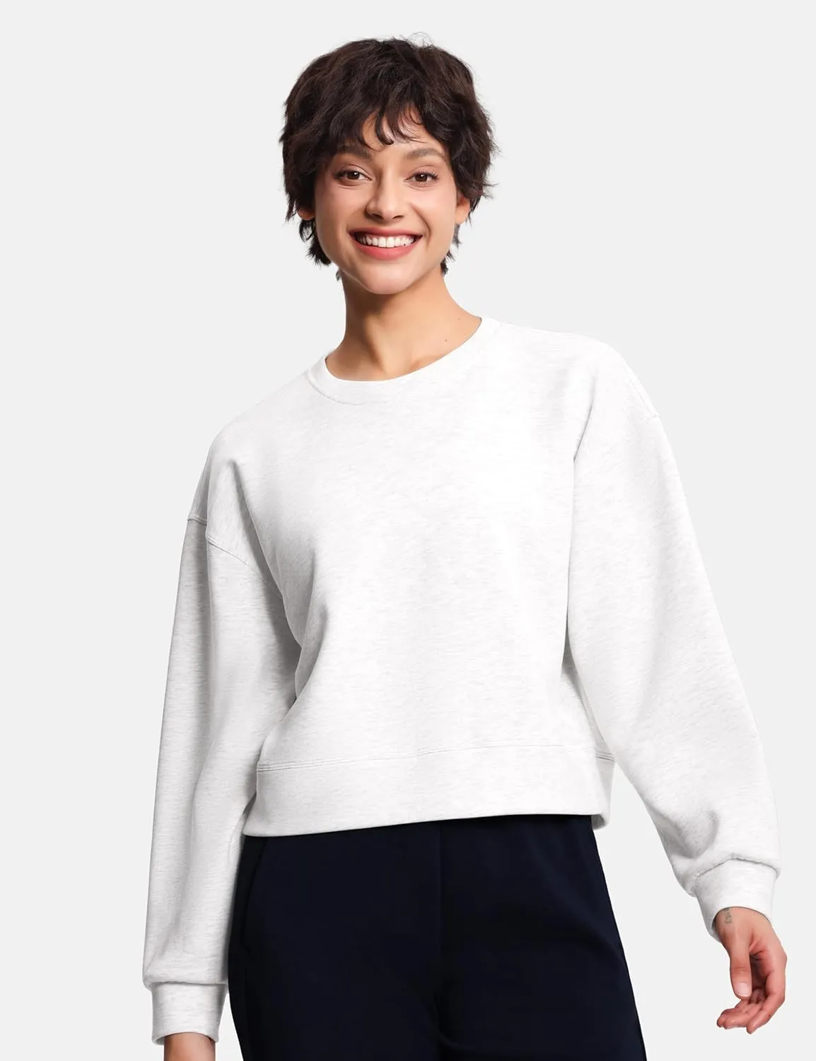 THE GYM PEOPLE Women's Crewneck Cropped Pullover Sweatshirt Cute Basic Long Sleeves Workout Tops