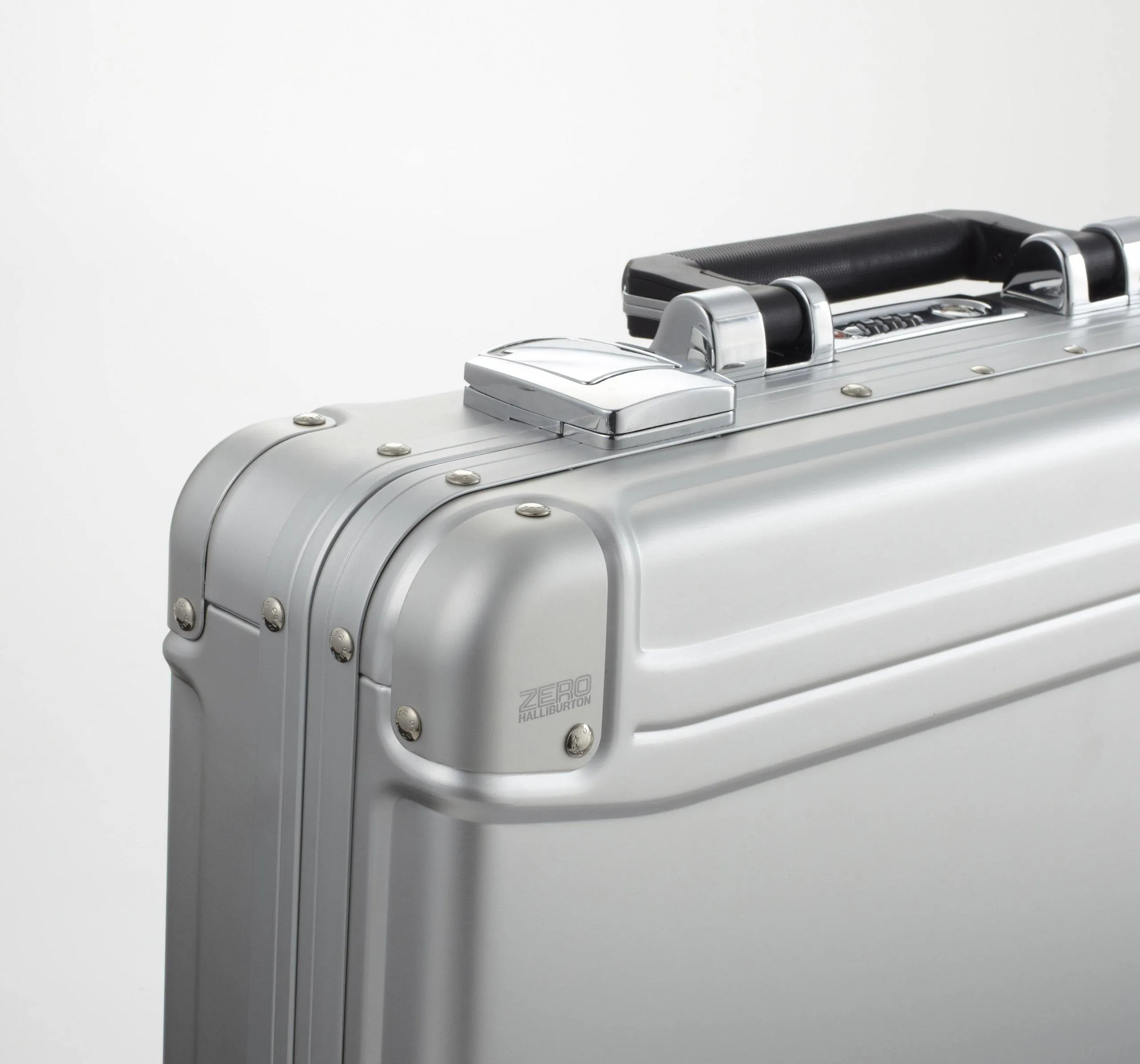 ZERO Halliburton Double Rib Small Geo Aluminum Attache